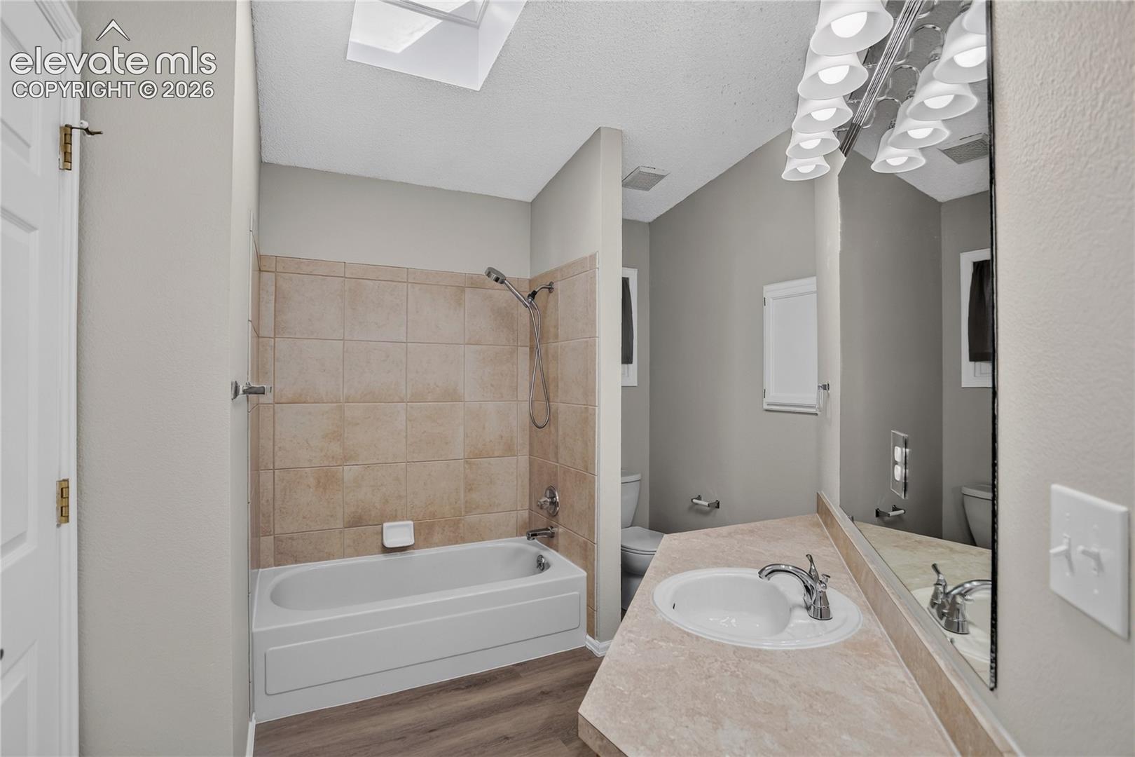 Upper Level Full Hall Bath