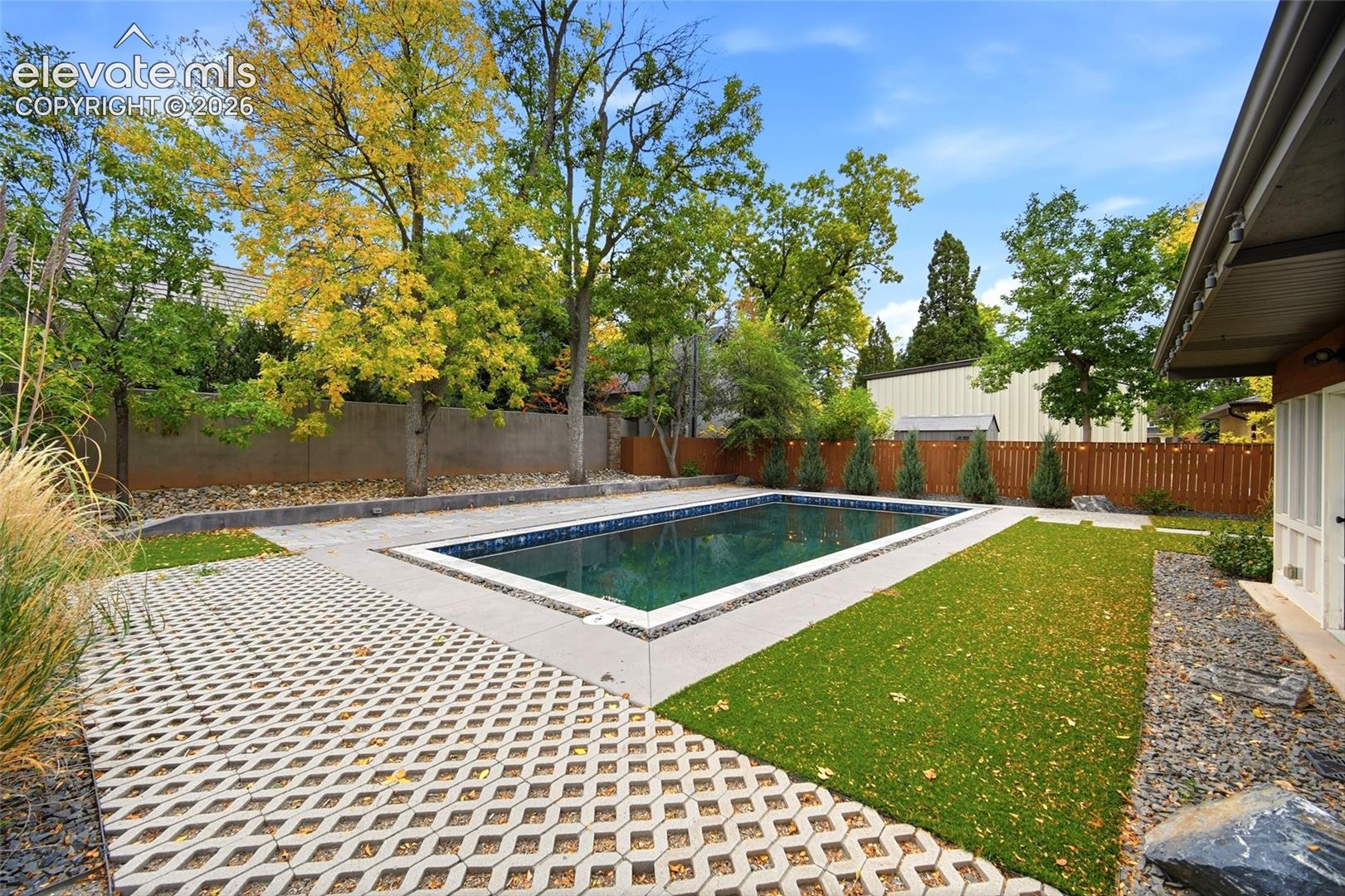 This is the backyard that dreams - and magazine layouts - are made of. 