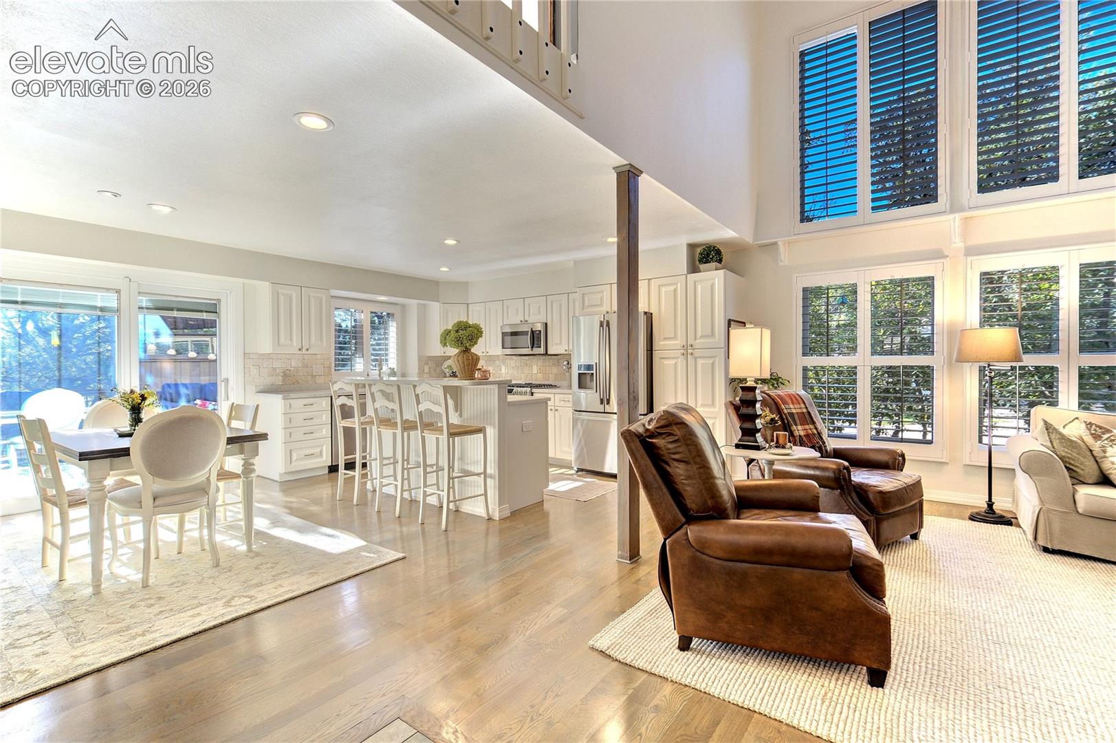 Open sightlines connect the kitchen + casual dining spaces to the home's dramatic great room.