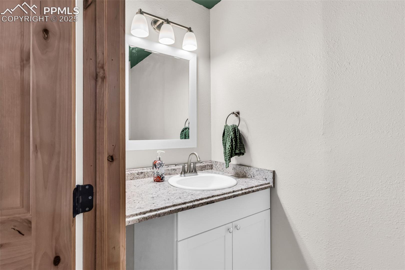 Photo 43 of 10380 Coyote Lane, Rye
