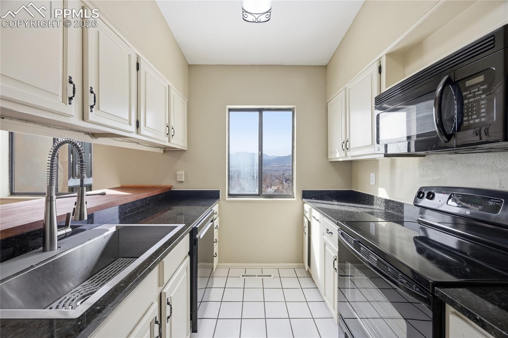 930 Fontmore Rd #C, Colorado Springs, CO 80904