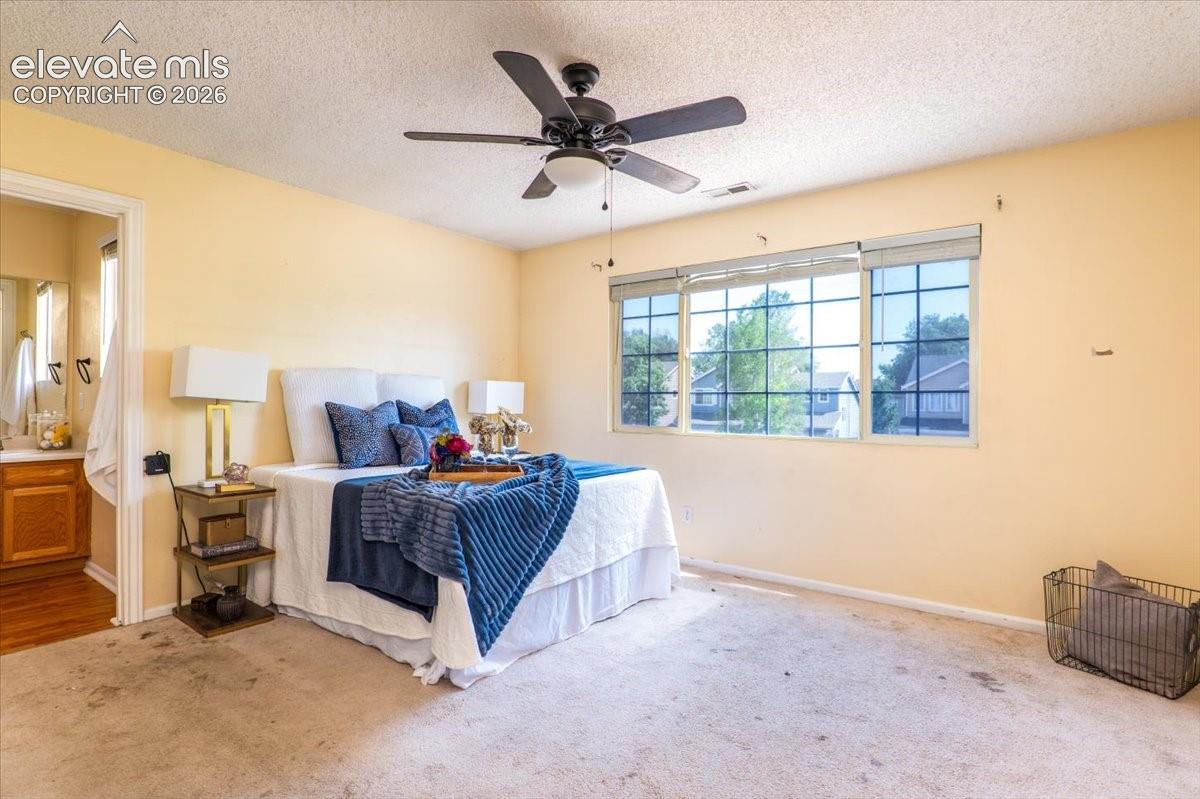 Large suite that can hold big furniture, multiple arrangement options