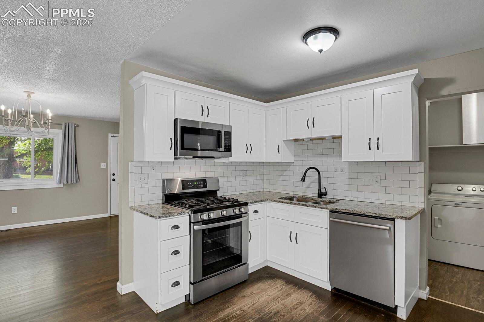 Photo 10 of 1540 Saratoga Drive, Colorado Springs
