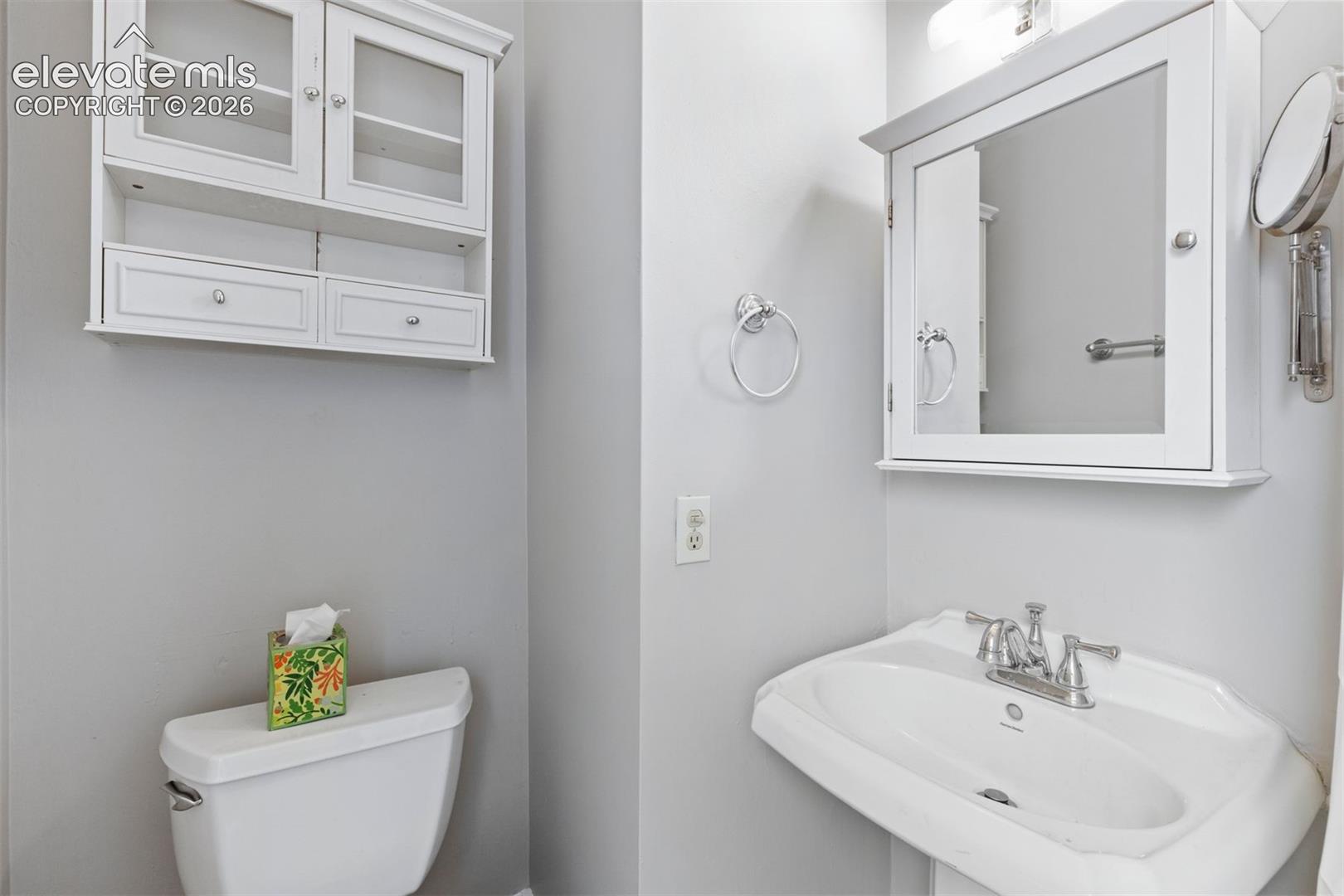 Main level 3/4 ensuite bath