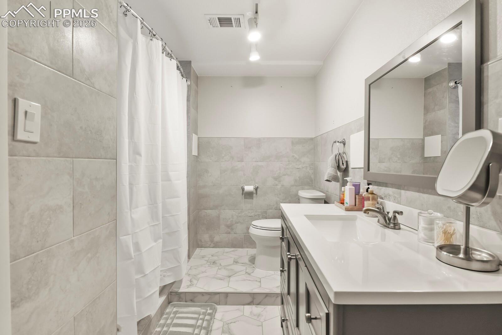 Full bathroom located in the basement