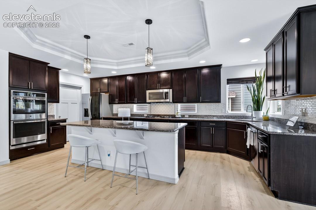 Gourmet, island, granite, walk in pantry, coffered ceiling, double oven, stainless steel appliances, gas stove