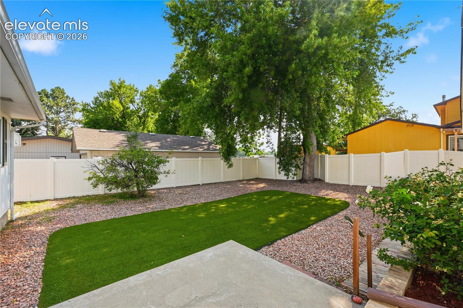 Turf yard w privacy vinyl fencing