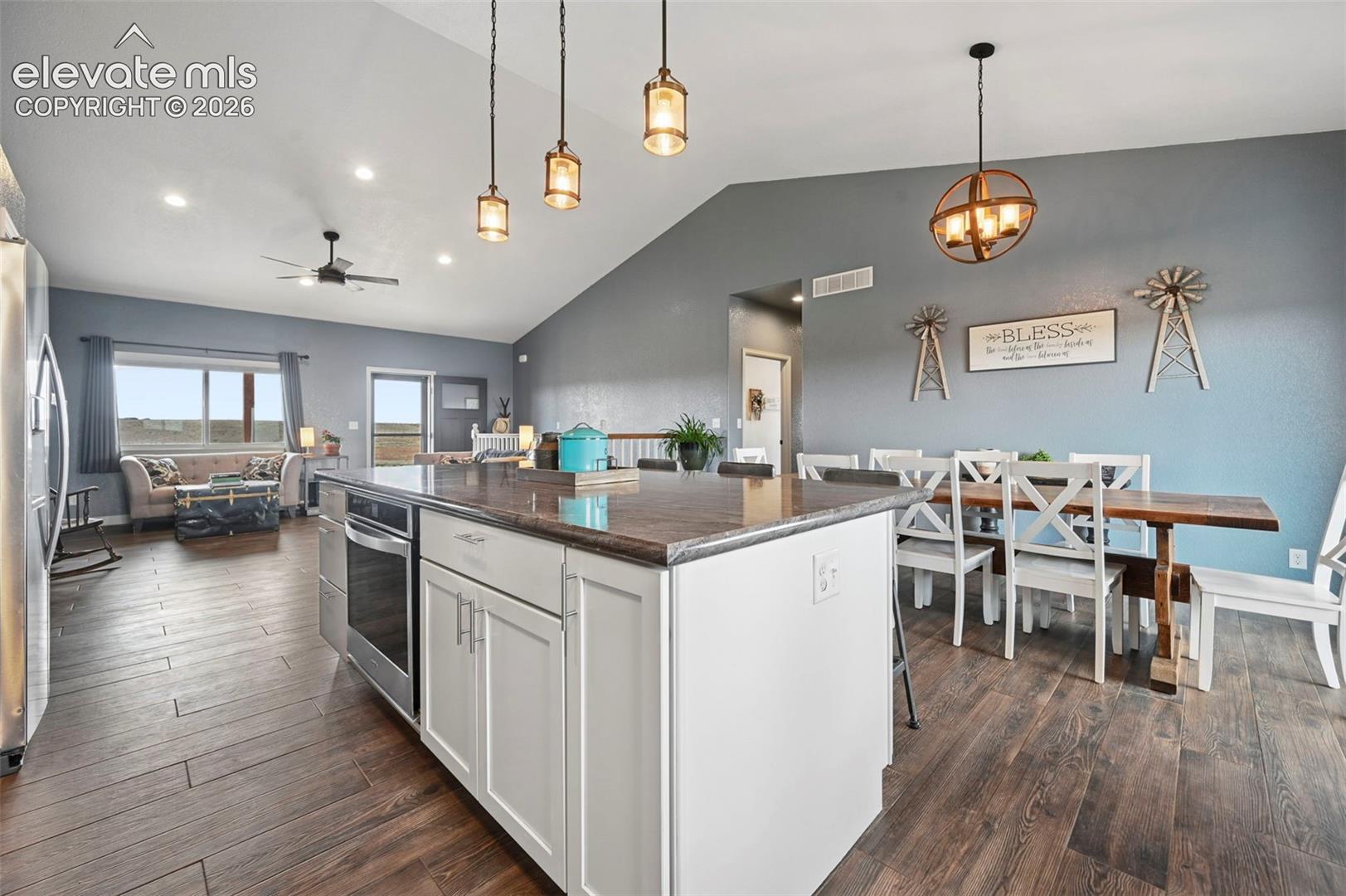Kitchen with large island