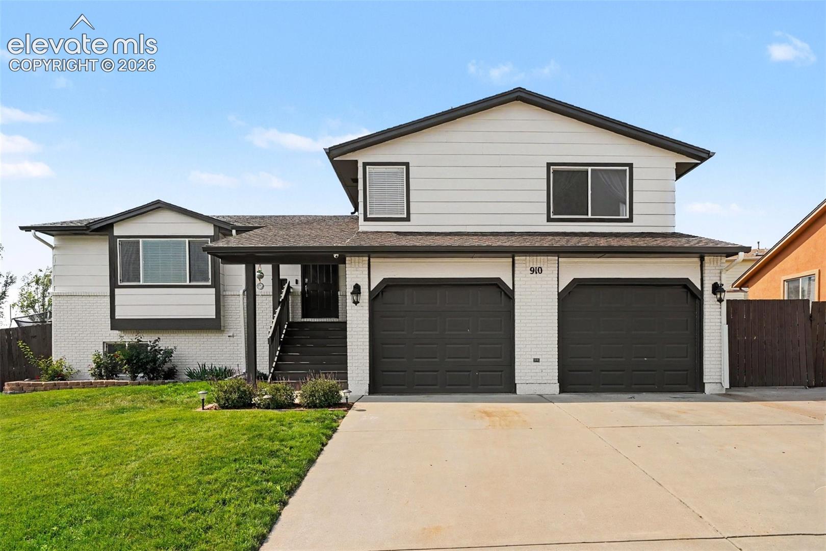 910 Lindstrom Dr, Colorado Springs, CO 80911