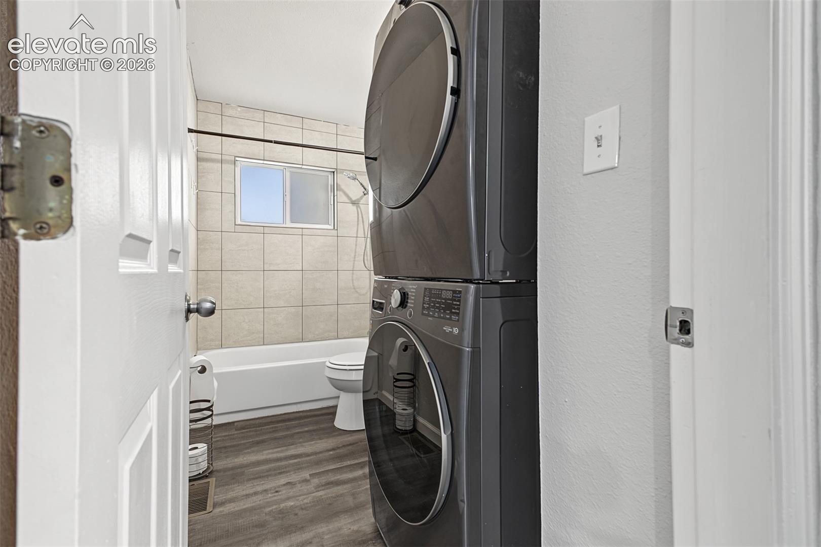 Stacked Washer & Dryer Stay