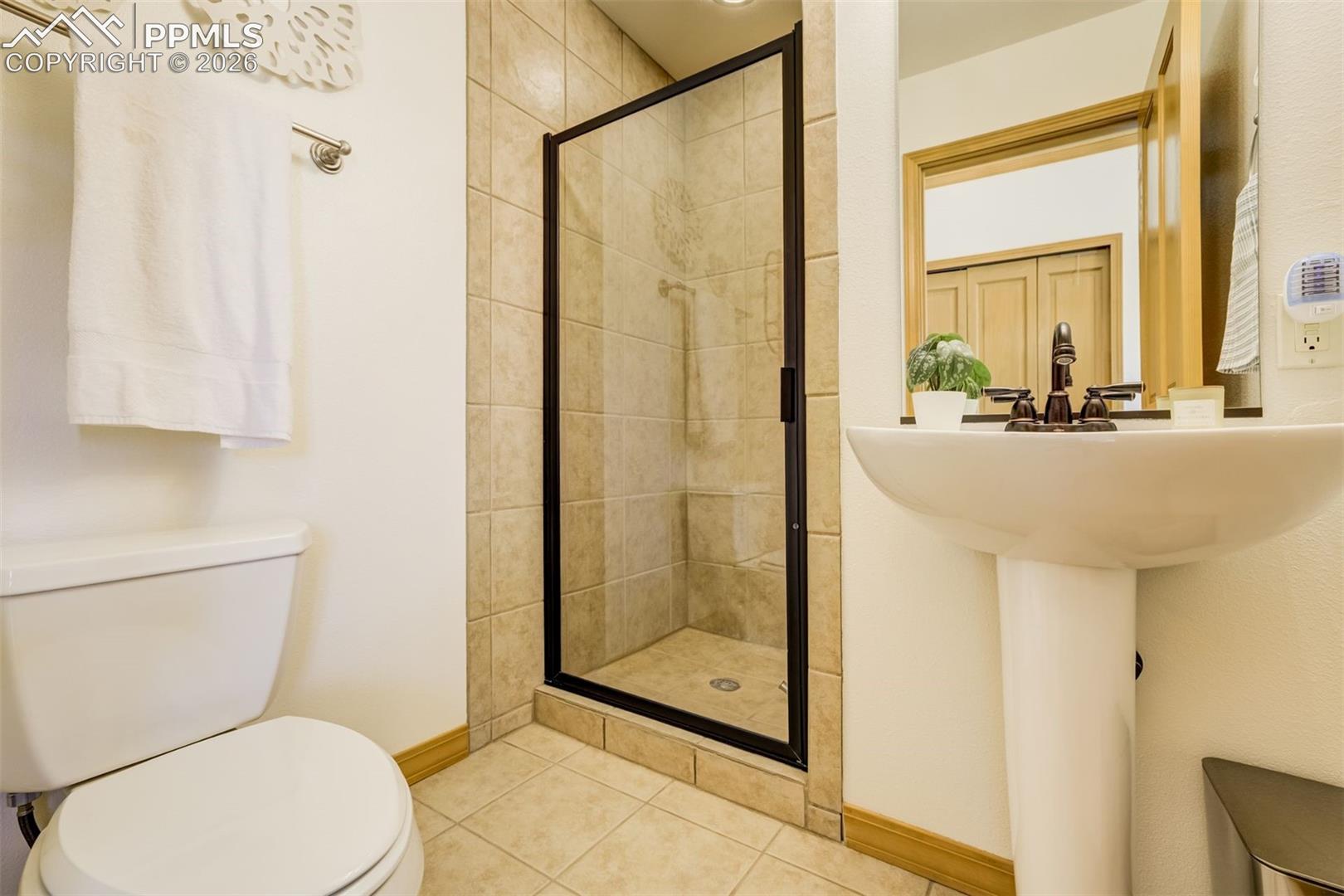 Guest bath- 3/4 bath on main level