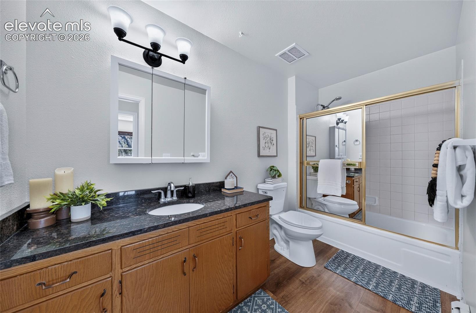 upstairs full bathroom