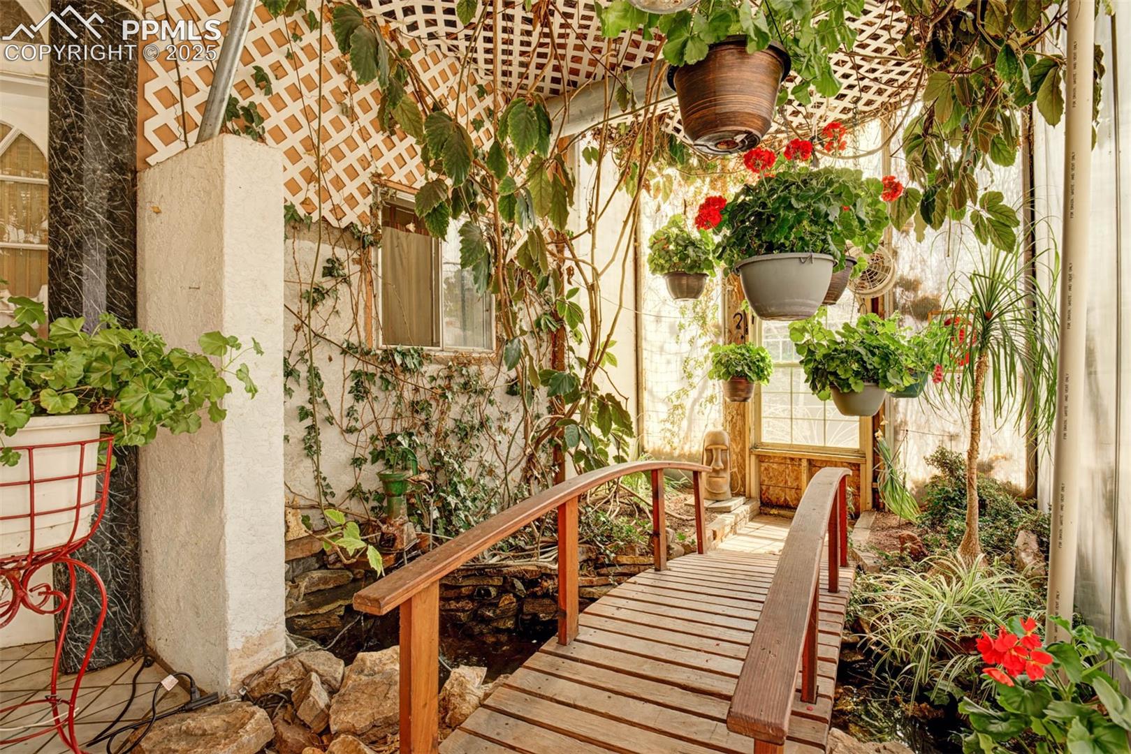 Secret Garden: Greenhouse