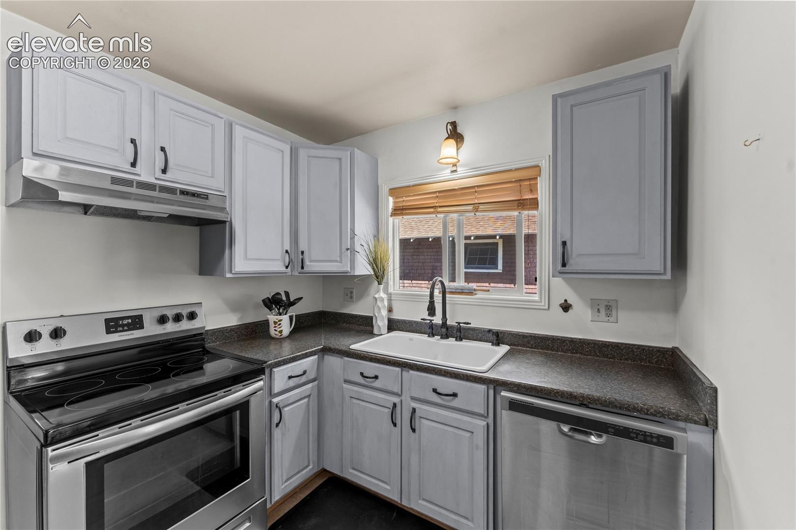 Photo 9 of 814 E Yampa Street, Colorado Springs