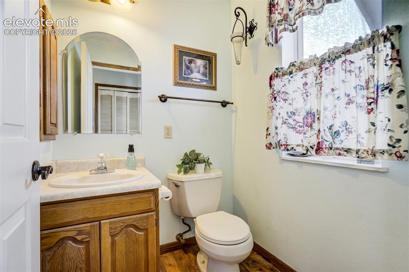 Main Level 1/2 bath.