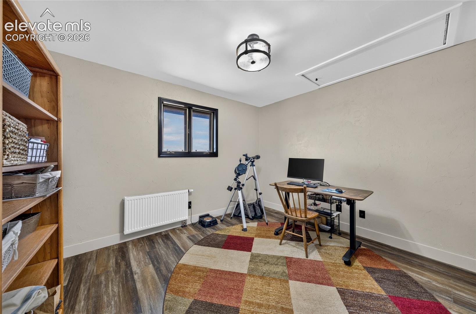 Wood-finish flooring with neutral wall tones