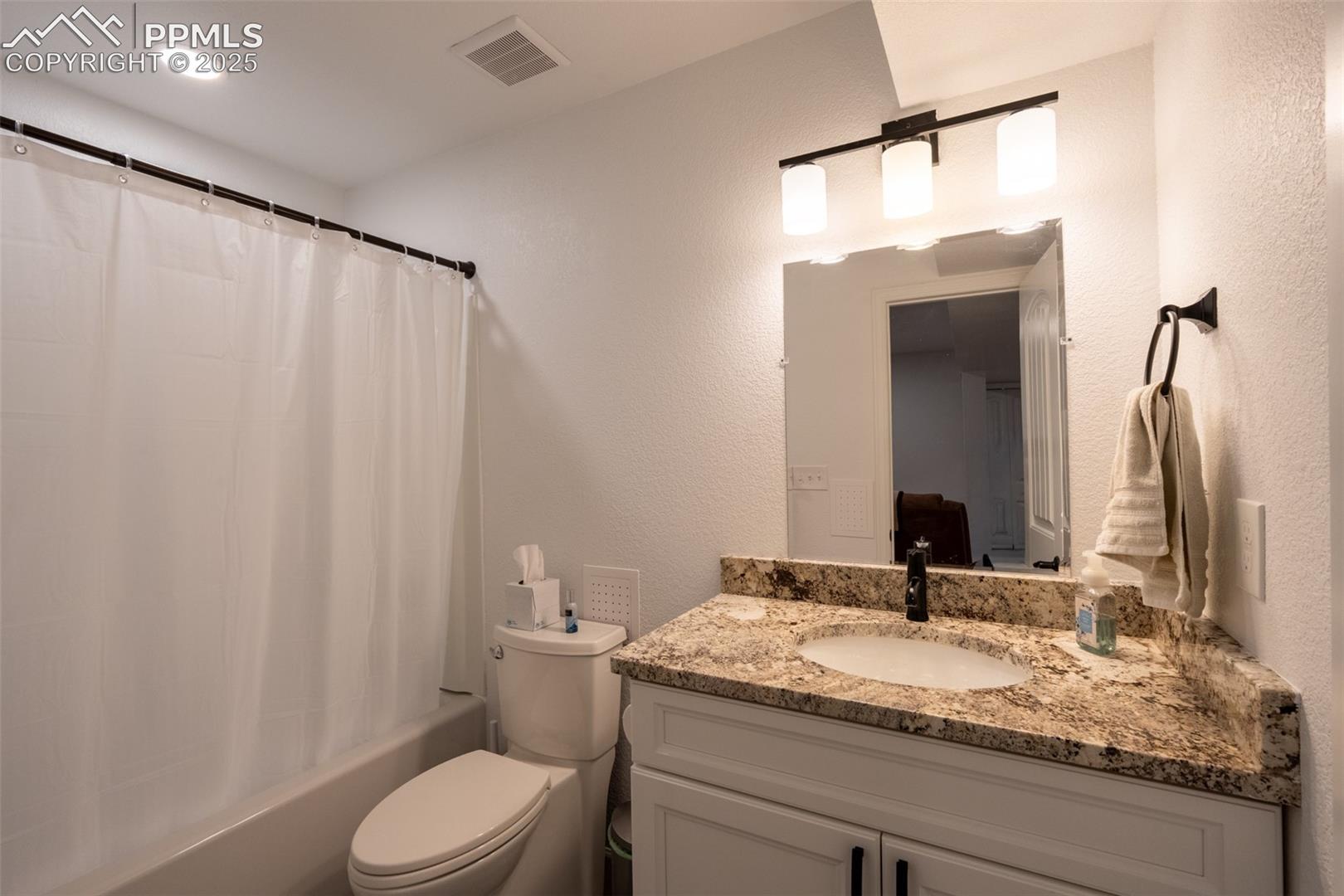 Full bathroom (4) - lower level