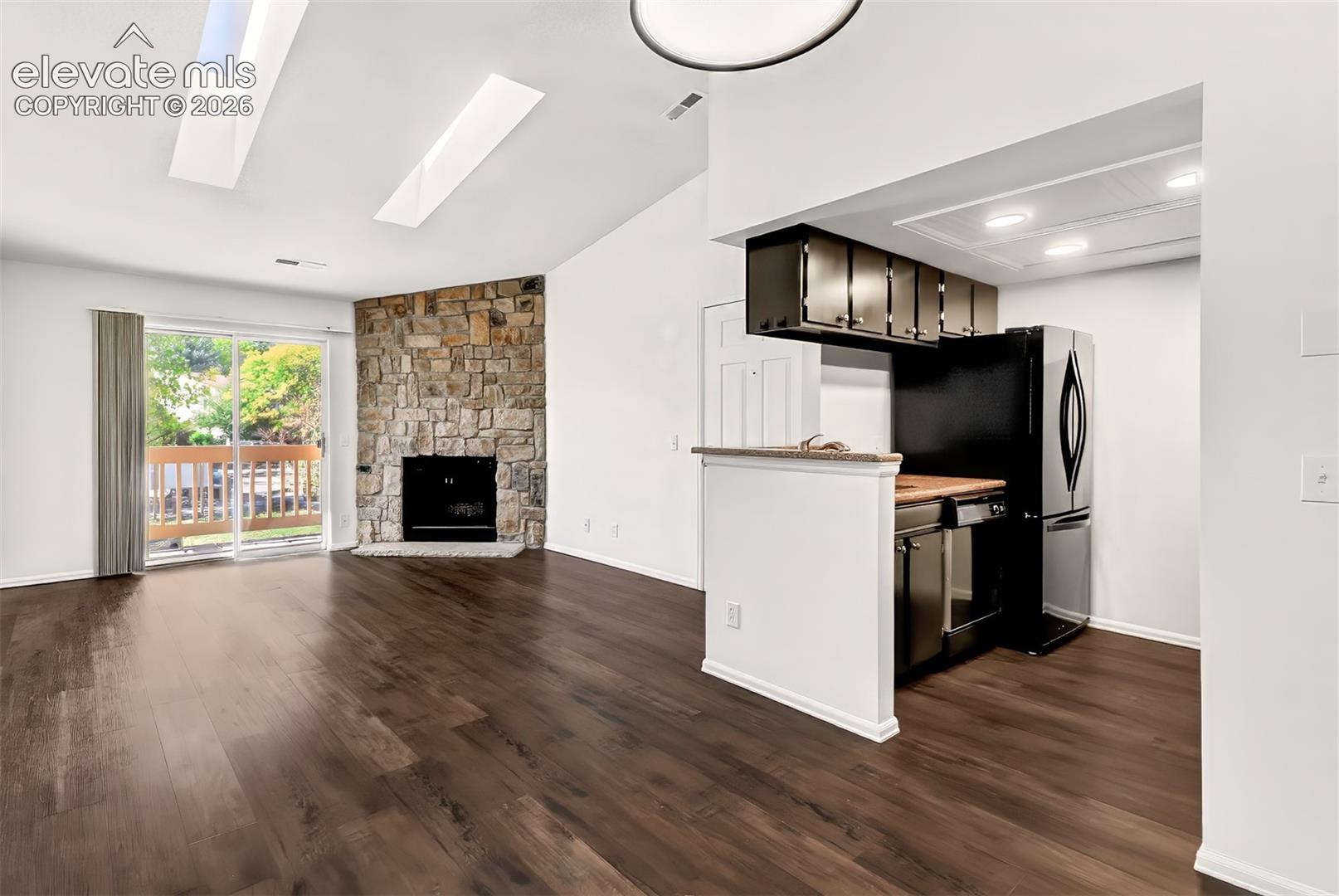 Open floorplan with tons of natural lighting!