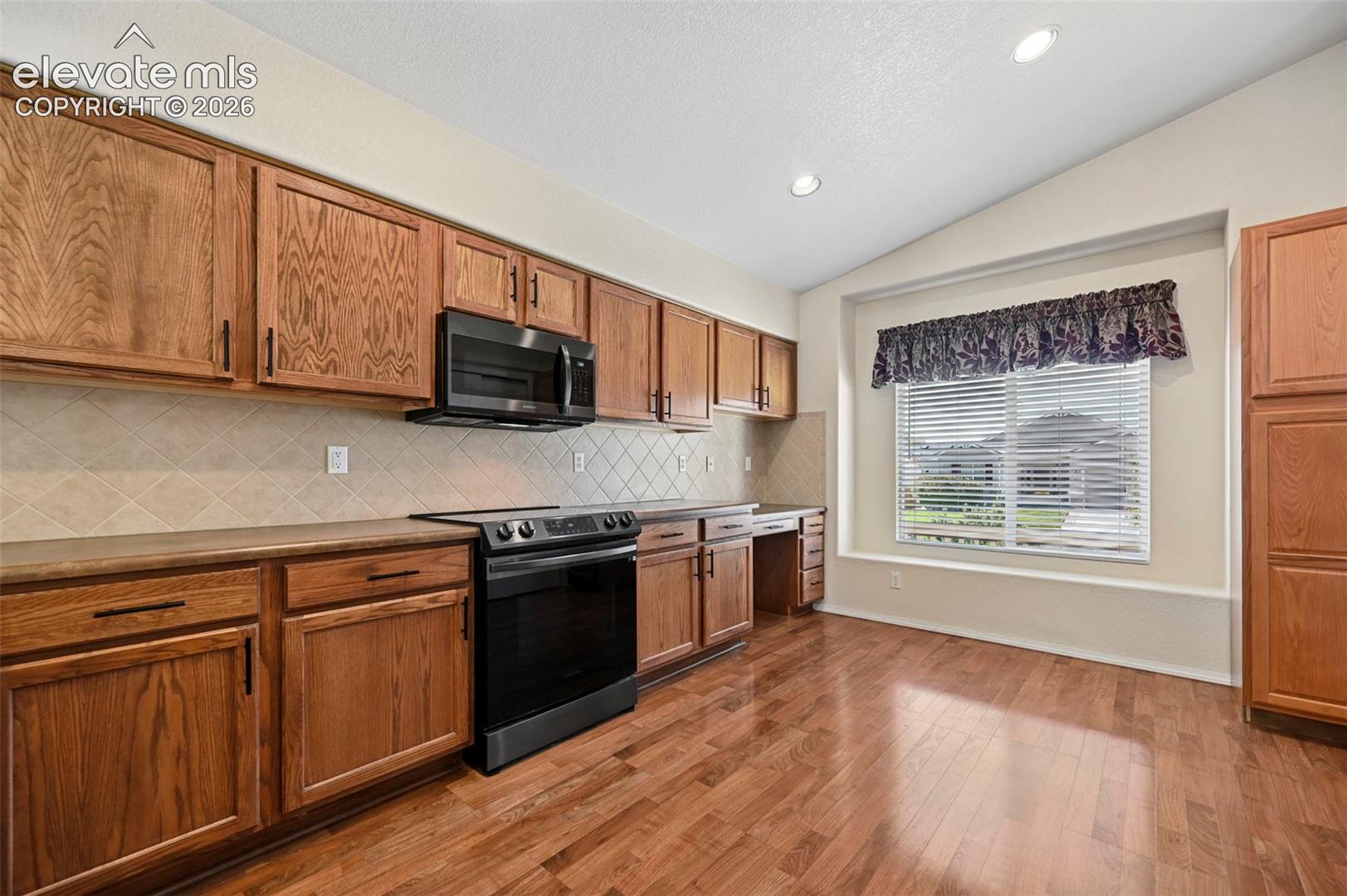 Photo 8 of 7557 Legend Hill Drive, Colorado Springs