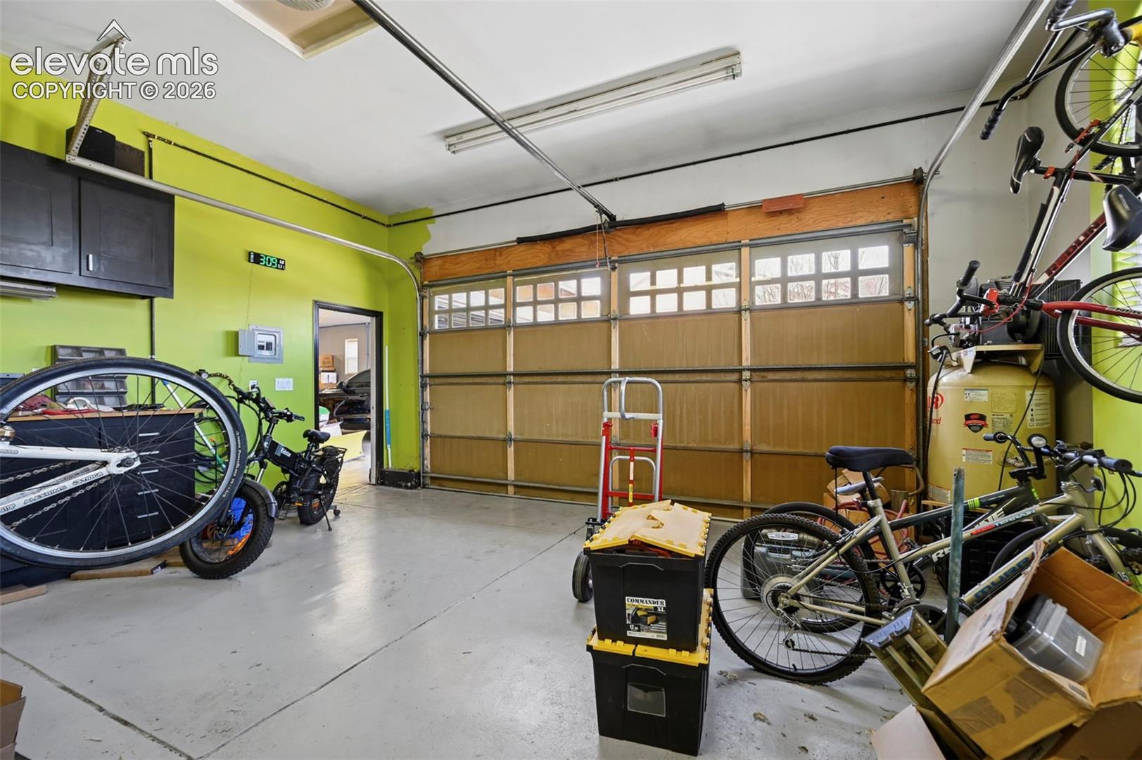 This has been all the rave of the communityl. What you can do in this garage with a upgraded heater and air compressor for all your tools.