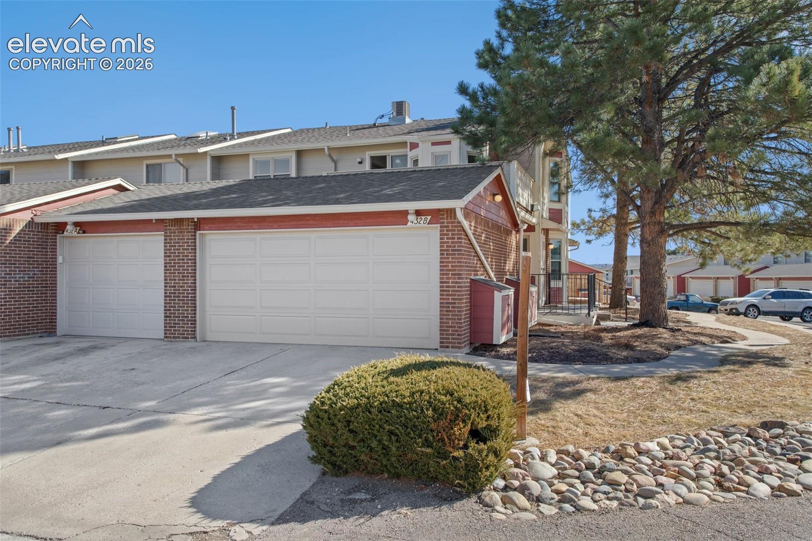 432 W Rockrimmon Blvd #B, Colorado Springs, CO 80919