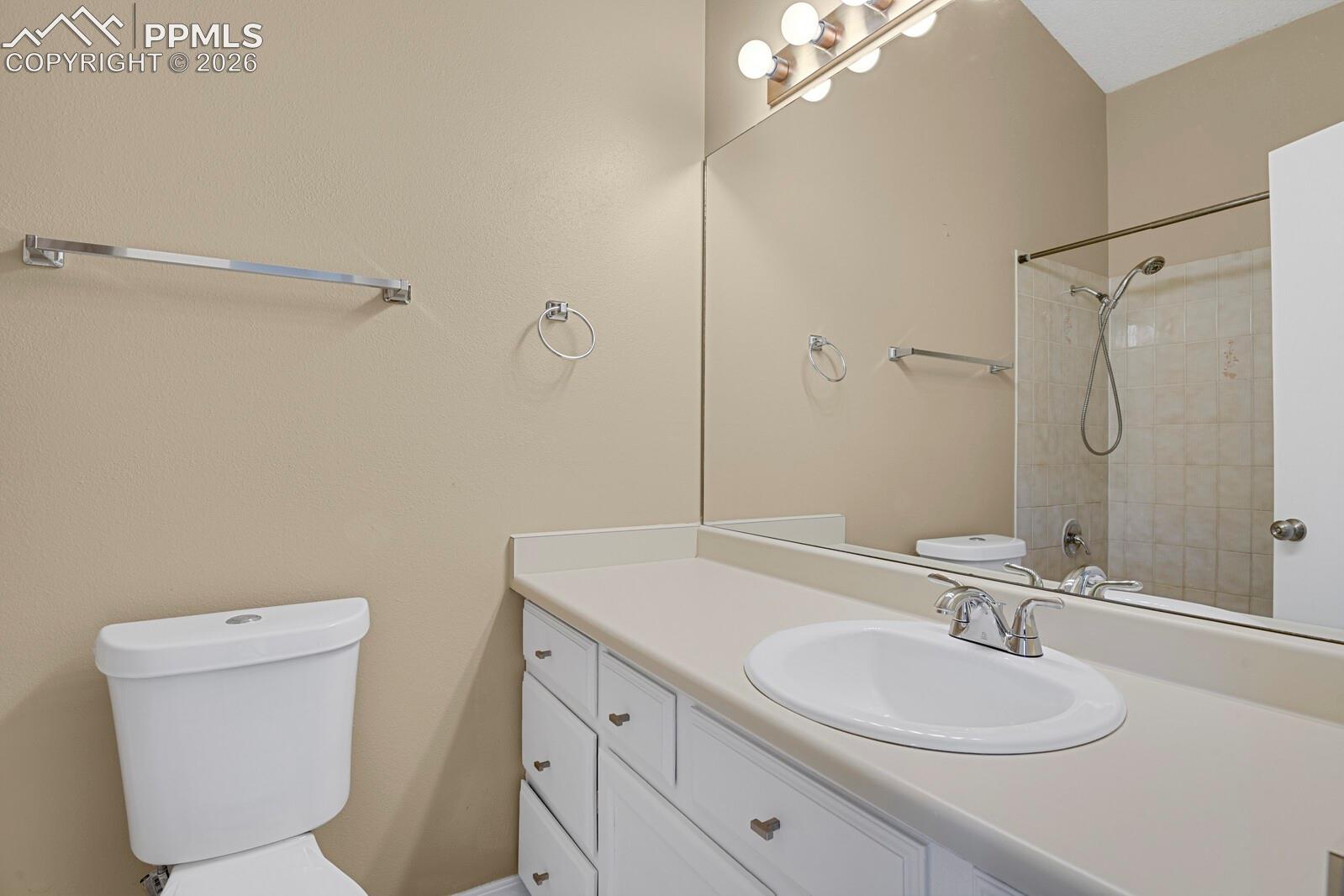 Photo 12 of 906 London Green Way, Colorado Springs