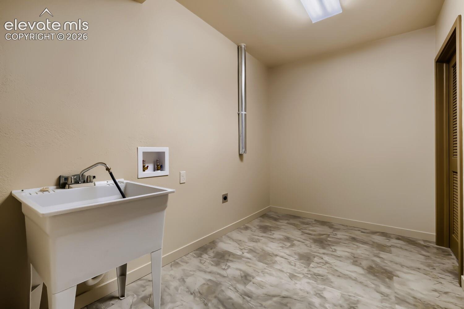 2nd basement laundry space