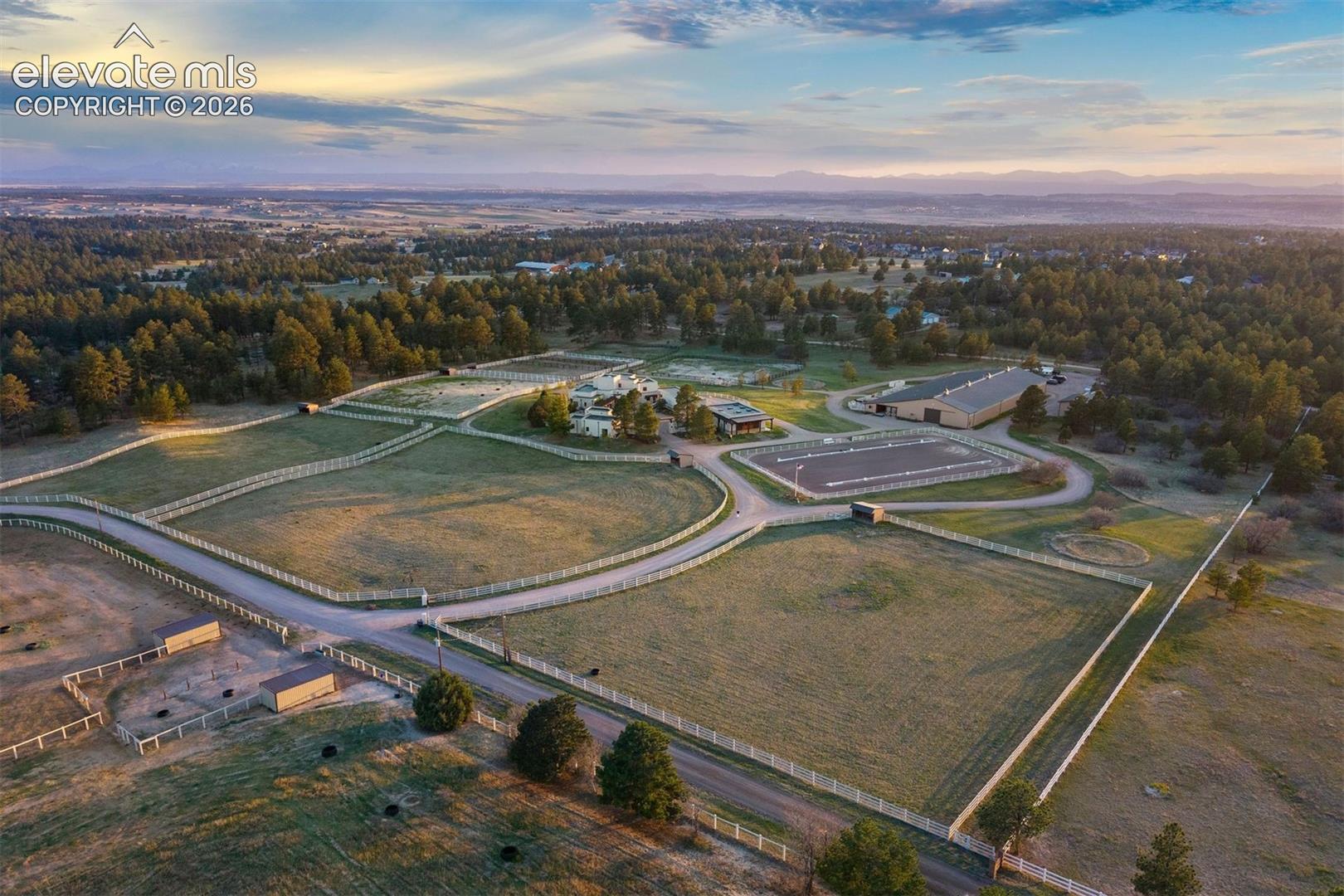 11 paddocks with loafing sheds, a conditioning track loop through the Ponderosa forest, and a mini cross-country course — everything needed for a complete outdoor training program.
