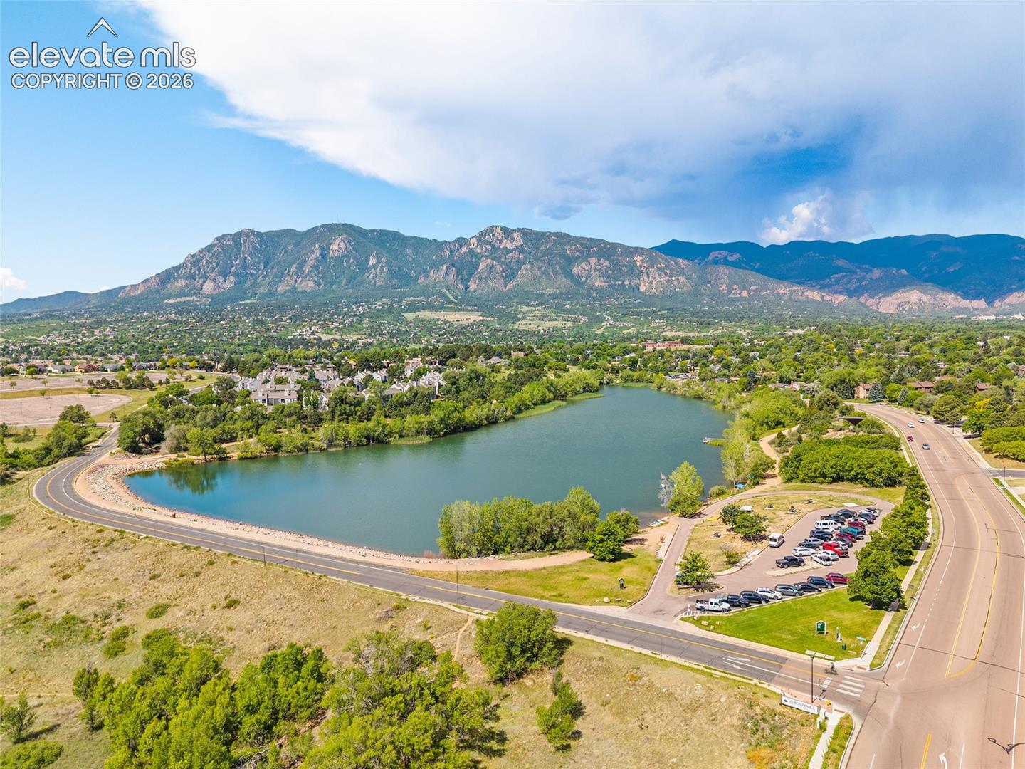 Quail Lake within walking distance