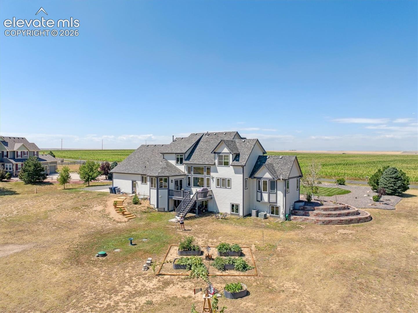 Backyard - Breathtaking Mountain Views & Sunsets.
