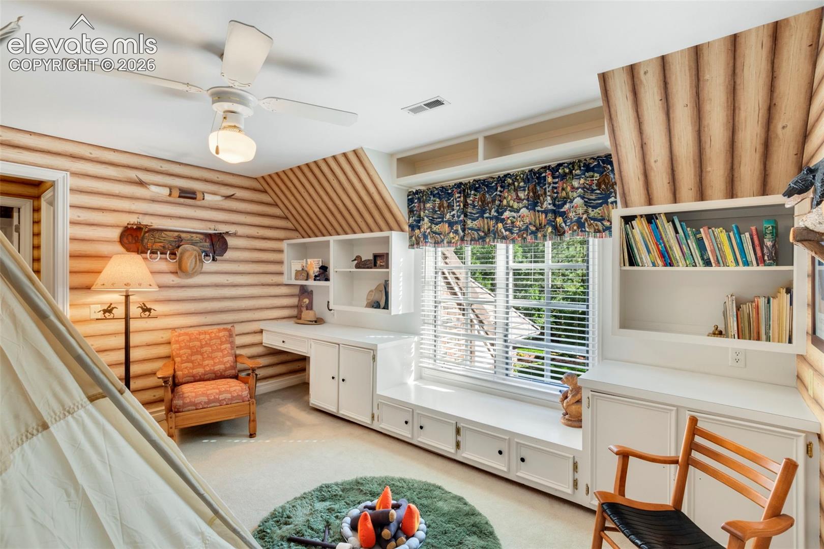 Upstairs bedroom with built-ins - Jack N Jill bath