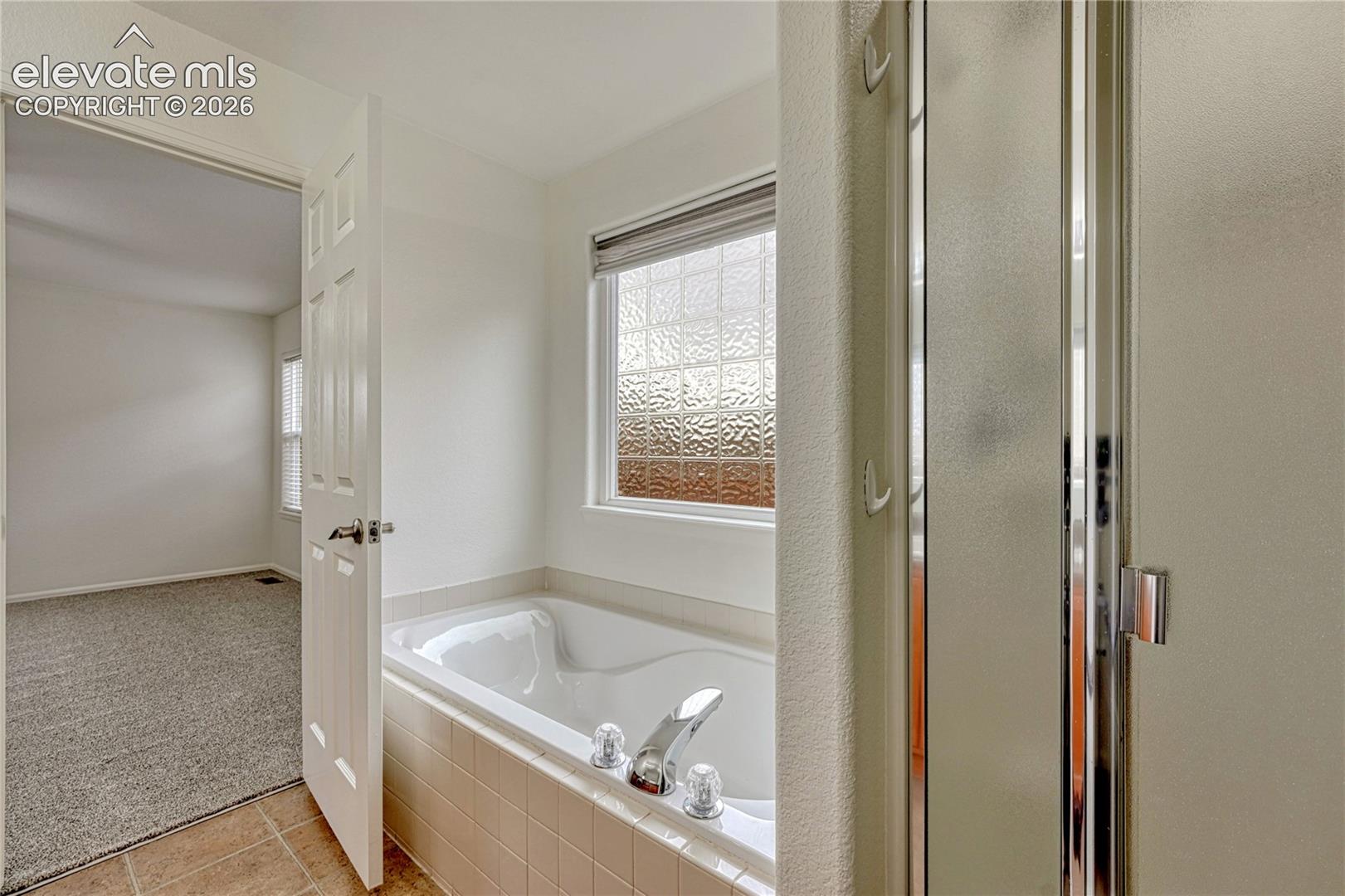 Soaker tub. 