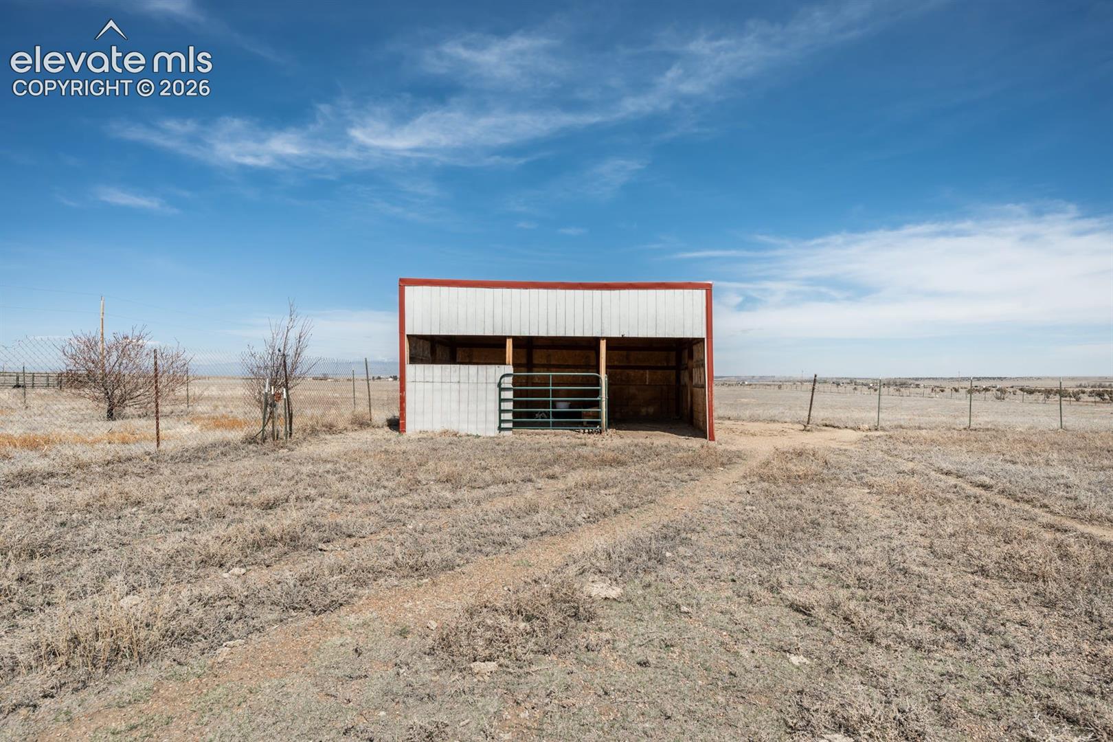 loafing shed
