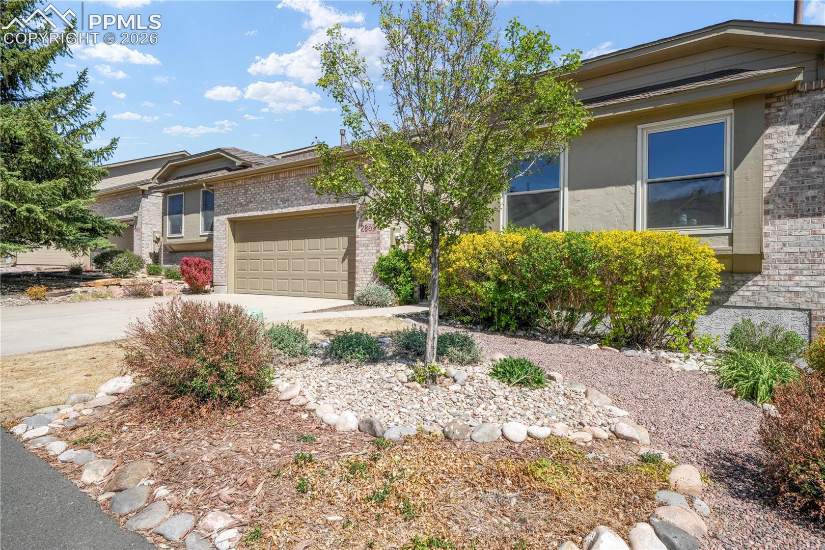 Front of home with 2 car garage