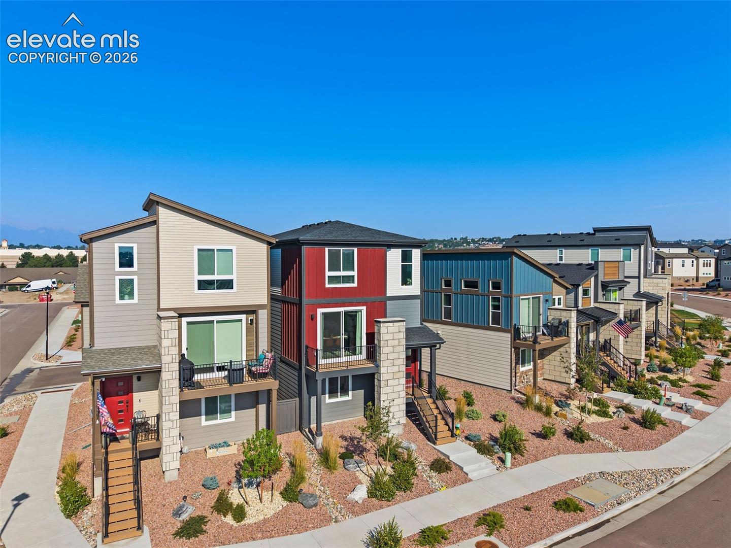 Modern lifestyles meet modern housing. Easy care, low maintenance, great outdoor spaces maintained by someone else, and just steps to dining, shopping and more. 