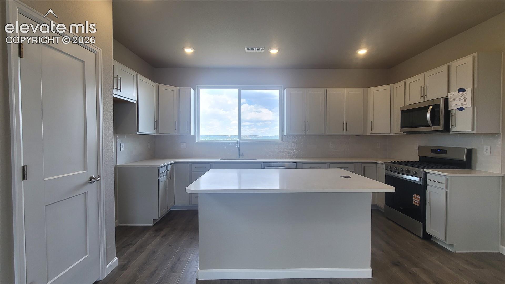 Photo 13 of 747 Belleza View, Colorado Springs