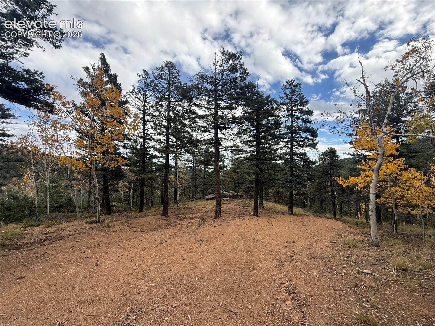 Build site nestled between the aspens and pines with amazing views!