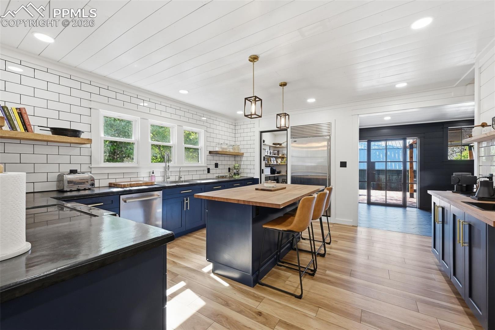 Perfectly placed island offers breakfast seating and a perfect location for entertaining. 