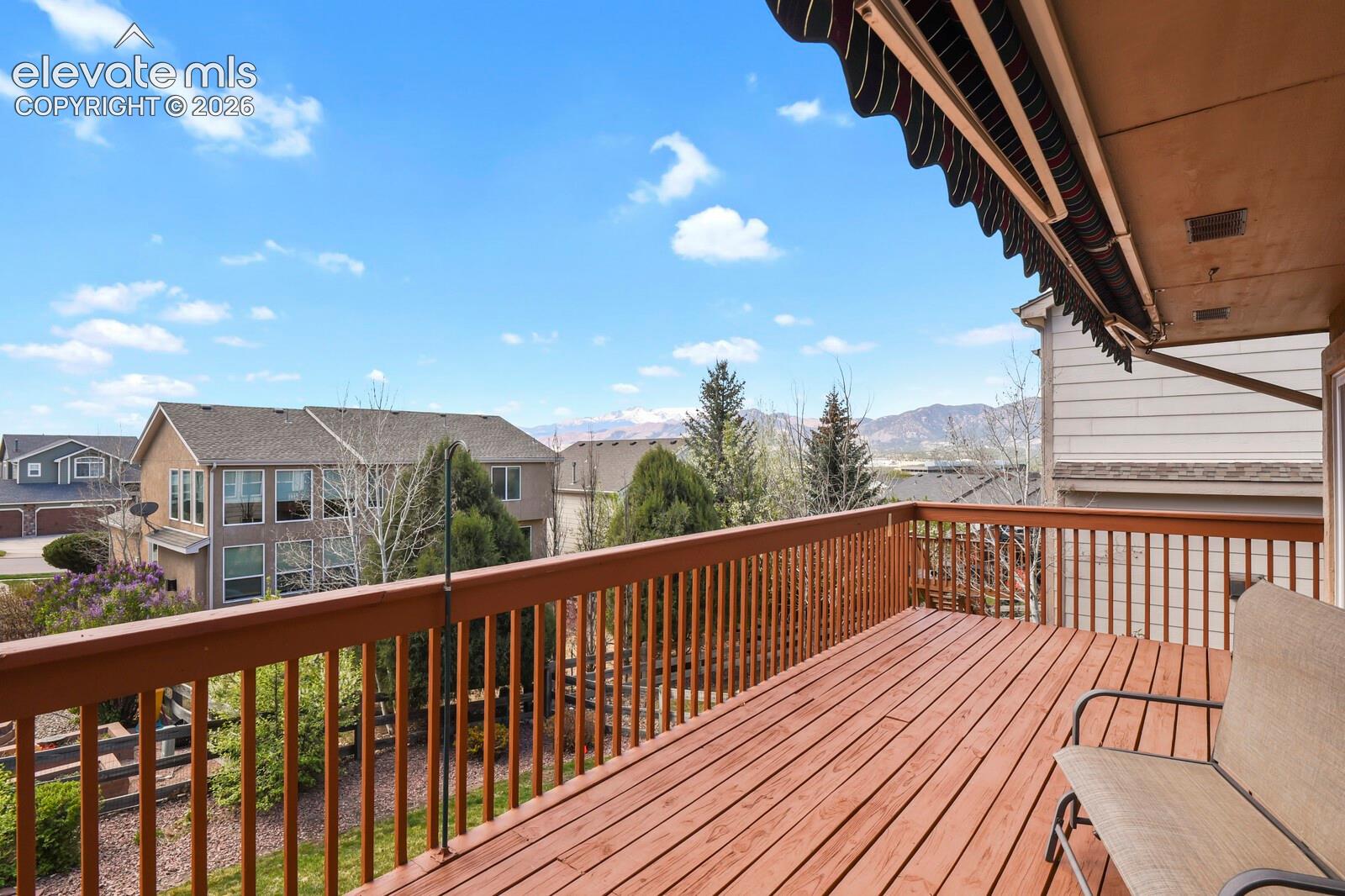  POWER ROLL OUT SHADE and MOUNTAIN VIEWS!