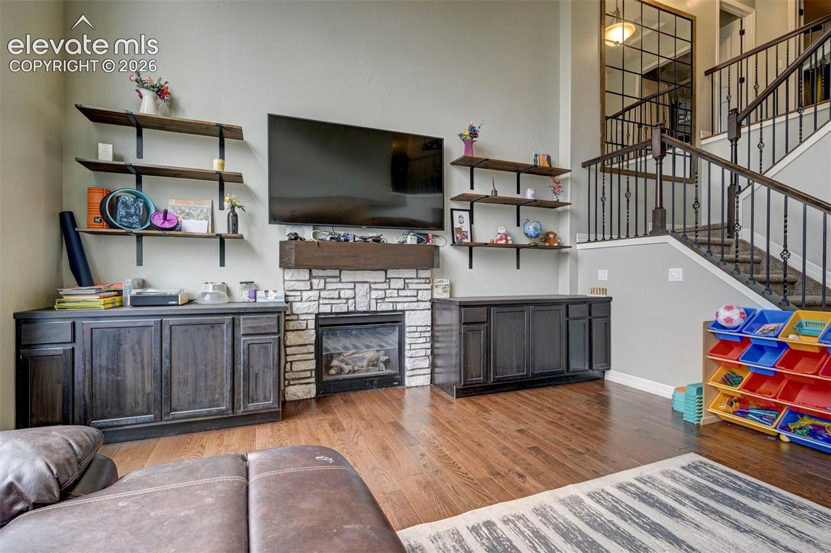 Great room: hardwood floors, built-in cabinets and shelving