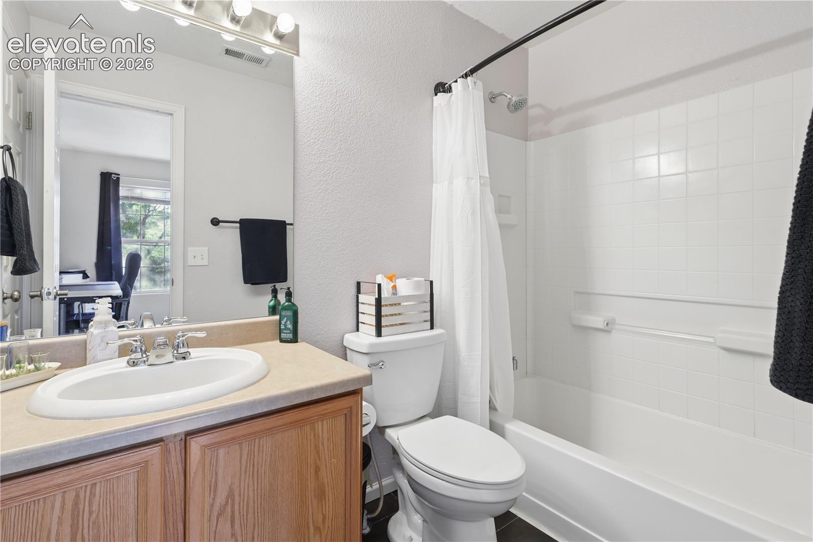 Bathroom attached to Secondary Bedroom