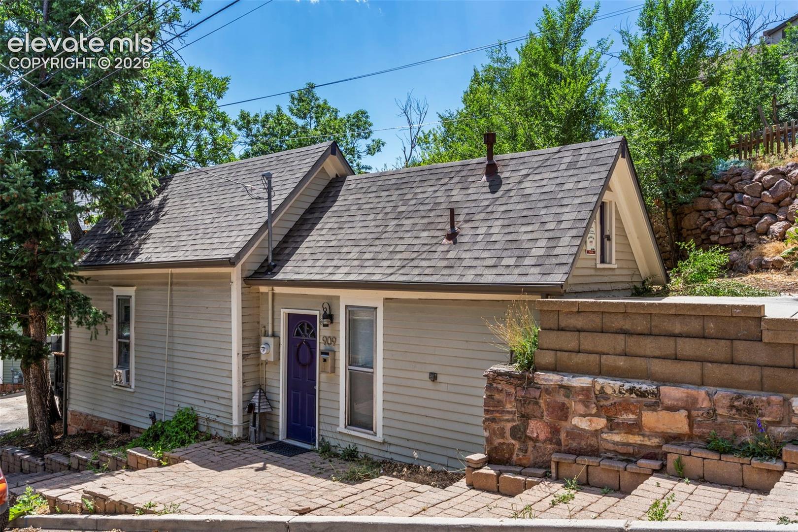 909 Osage Ave, Manitou Springs, CO 80829