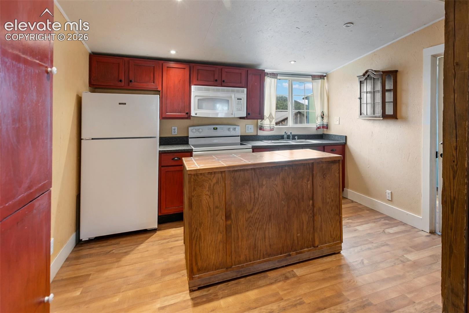 Photo 16 of 102 Spicer Avenue, Victor