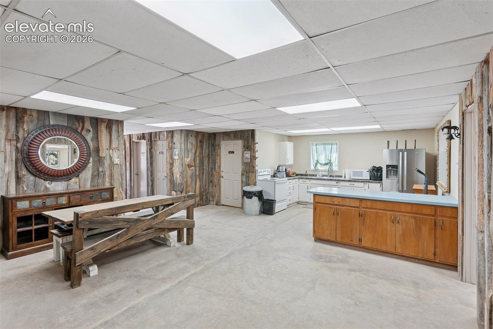 Approx. 1,800 Sq Ft Attached Office/Apartment w/kitchen