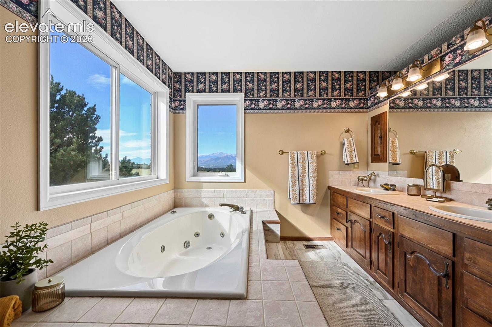 Built-in jetted tub