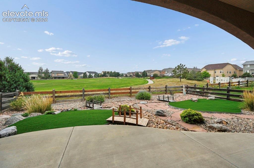 Backs to park, landscaped, short fence