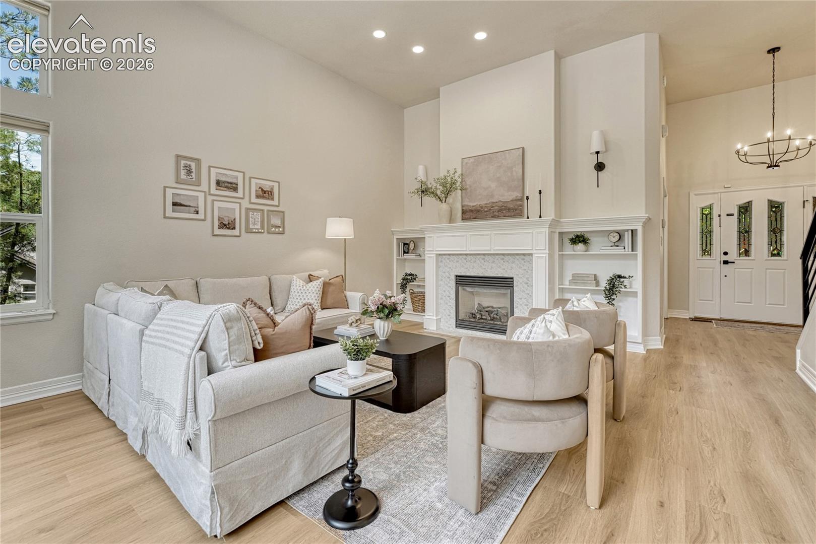 Great room with gas fireplace, 11ft ceiling...