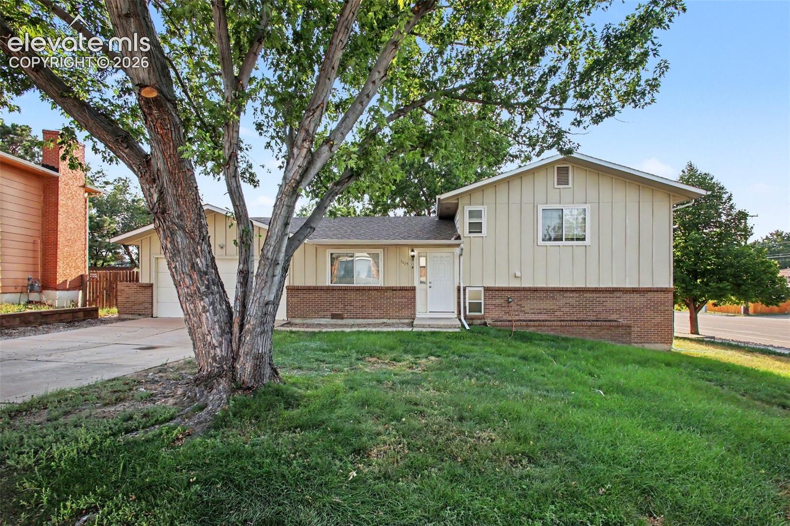 1065 Applewood Dr, Colorado Springs, CO 80907