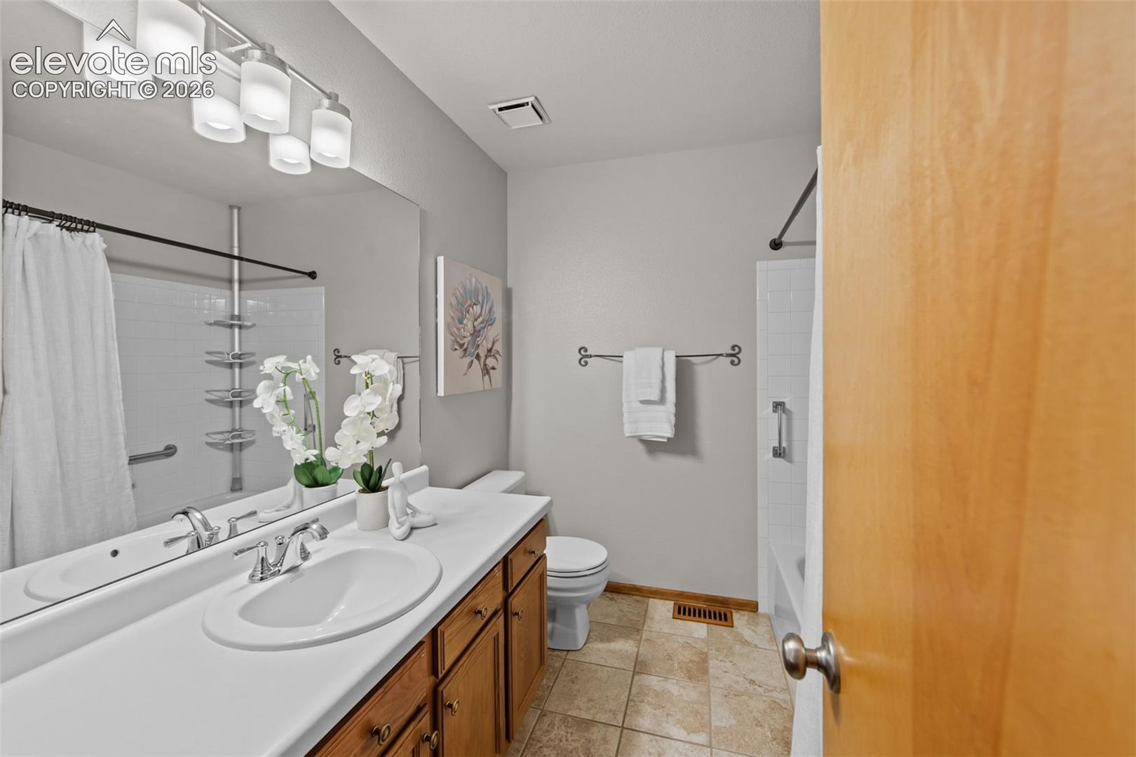 En suite full bath