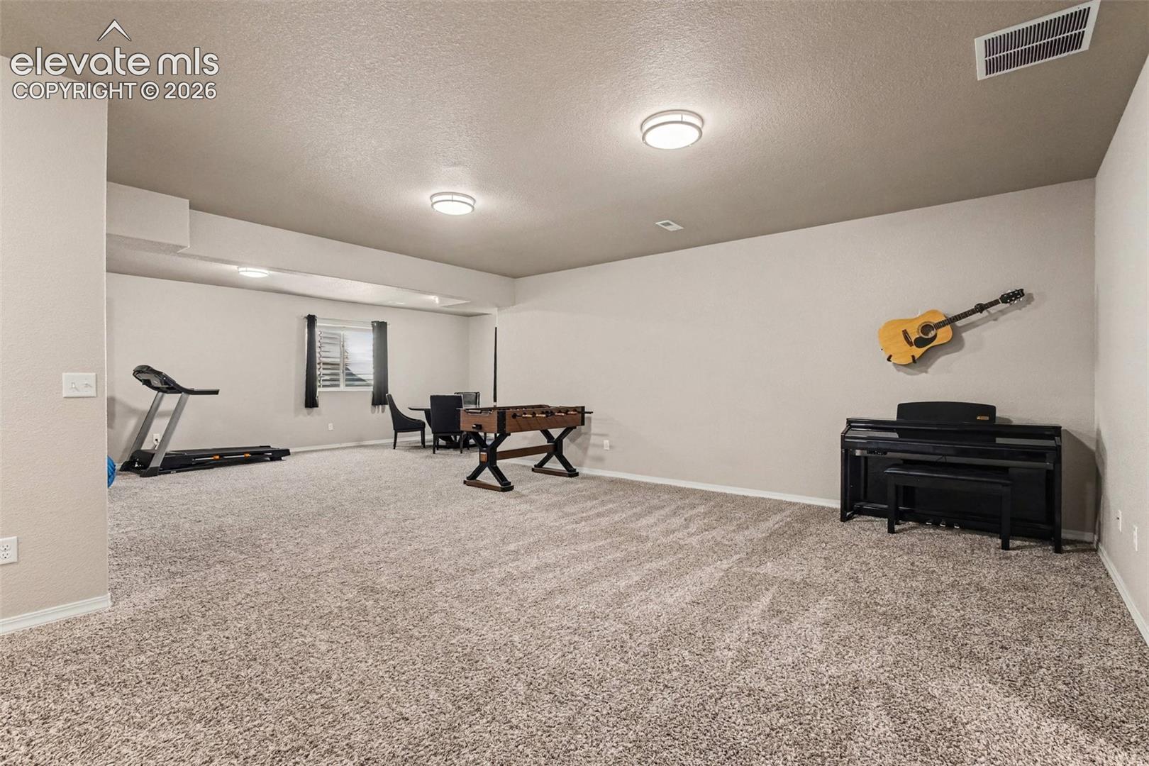 Basement Family Room w/ Wet Bar